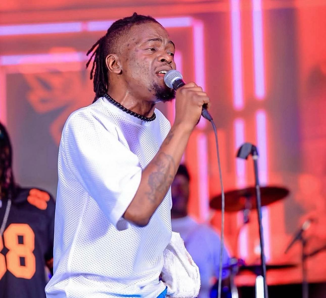 Singer Weasel Manizo Allegedly Knocked by Wife Sandra Teta at Shans Bar – Rushed to Hospital with Broken Legs